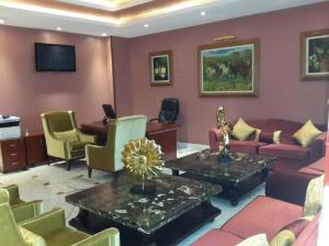 TV a/nebo společenská místnost v ubytování Oasis Hotel