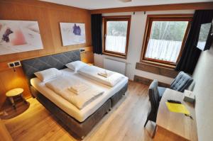 Ruang duduk di Pension & Apartments Weissbriach