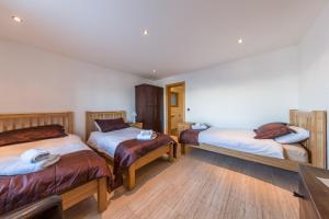 Ένα ή περισσότερα κρεβάτια σε δωμάτιο στο Chalet Enchanteur
