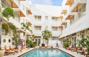 a courtyard with a swimming pool in a building at The Betsy Hotel, South Beach in Miami Beach