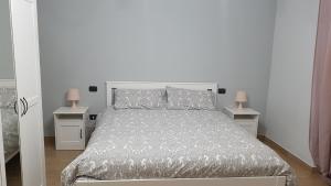 A bed or beds in a room at Certe notti