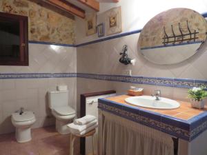 a bathroom with a sink and a toilet and a mirror at Agroturismo Finca Son Pieras in Llucmajor