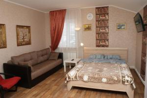 Кровать или кровати в номере Studios on Grazhdanskaya