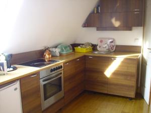 A kitchen or kitchenette at Komfort Apartman