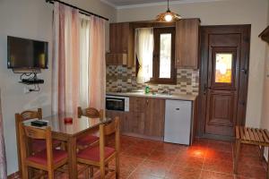 Gallery image of Ktima Kiourelioti in Skála Sykaminéas +51 photos