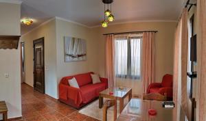 Gallery image of Ktima Kiourelioti in Skála Sykaminéas