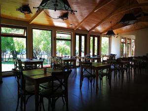 Reštaurácia alebo iné gastronomické zariadenie v ubytovaní SEL Lodge - Aventura y Descanso