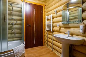 Koupelna v ubytování Arnika Hotel