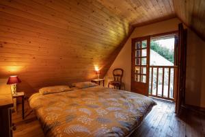 Imagen de la galería de Granges Bergeries Chalets de LAS COSTES insolites en forêt à Loudenvielle 4X4 recommandé l'hiver à 2km des remontées mécaniques, en Loudenvielle