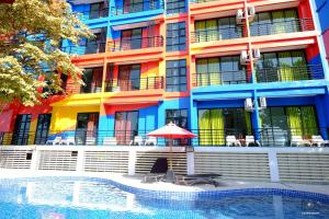 Bazén v ubytování Play Phala Beach Rayong nebo v jeho okolí
