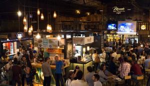 Hosté ubytování Casa Entera-Cerca a Mall La Central y Estación de Tranvía