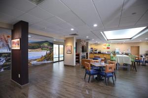 a restaurant with a table and chairs in a room at Quality Inn & Suites Boone - University Area in Boone