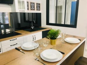 Galería fotográfica de MAGNIFIQUE T2 NEUF TOP EMPLACEMENT ! en Sète 49 fotos más