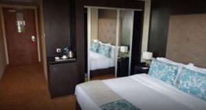 Postel nebo postele na pokoji v ubytování Oasis Hotel