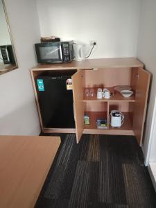 Kuchyň nebo kuchyňský kout v ubytování Annerley Motor Inn