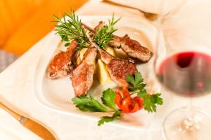 Fotografie z fotogalerie ubytování Hotel Landgasthof Weingut Seeperle v destinaci Caldaro