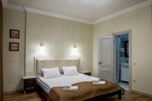Postel nebo postele na pokoji v ubytování Mini Hotel Barvy Lvova on Hnatyuka St.
