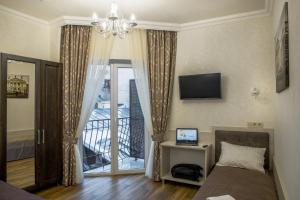 Μια τηλεόραση ή/και κέντρο ψυχαγωγίας στο Mini Hotel Barvy Lvova on Hnatyuka St.