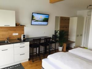 A kitchen or kitchenette at Sonnenweg Appartements Még 20 kép