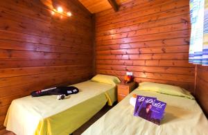 Posteľ alebo postele v izbe v ubytovaní Camping Esponellà + 29 fotografií