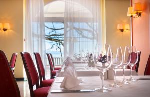 Reštaurácia alebo iné gastronomické zariadenie v ubytovaní Hotel Kristal - Liburnia