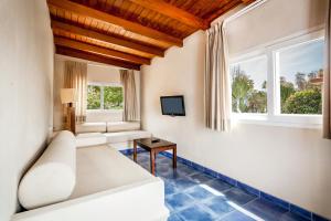 TV a/nebo společenská místnost v ubytování Beach Hotel Dos Mares