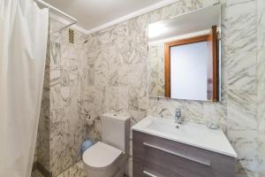 A bathroom at Apartament Gloria Még 21 kép
