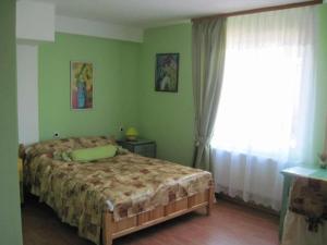 A bed or beds in a room at Hadjibulevata Guest House