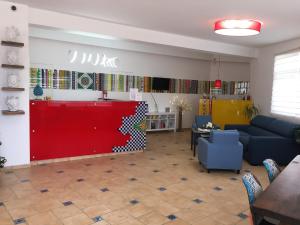 A seating area at Petruso Resort