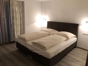 Łóżko lub łóżka w pokoju w obiekcie Assingerhof