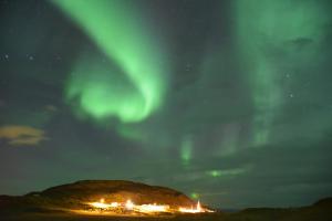 an image of the northern lights in the sky at Helgafell Guesthouse in Stykkishólmur