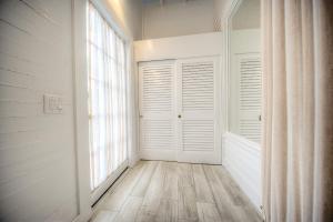 Imagem da galeria de The Bartlum-Luxurious Studio em Key West
