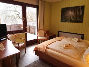 Postel nebo postele na pokoji v ubytování Hotel zur Schmiede