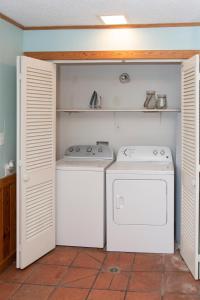 a kitchen with a stove and a washer at D&R Pelican Bay Resort in Rockport