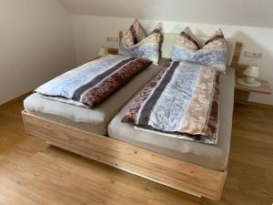 two beds sitting next to each other in a bedroom at Hochkirg Lehen in Donnersbach