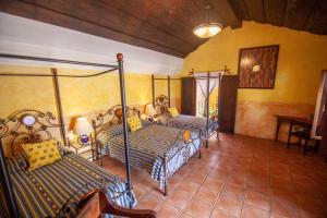 Postel nebo postele na pokoji v ubytování Hotel Palacio de Doña Beatriz