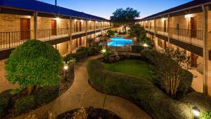 Gallery image of SureStay Plus by Best Western San Antonio Fiesta Inn in San Antonio