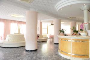 The lobby or reception area at Hotel Embassy