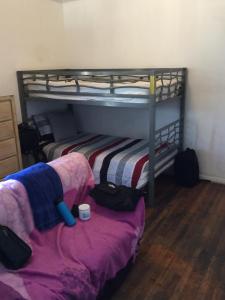 Двуетажно легло или двуетажни легла в стая в Timen house