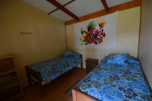 Letto o letti in una camera di Camping Hostal Tipanie Moana Aeropuerto Centro