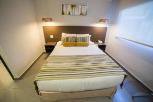 Giường trong phòng chung tại Hotel Ojos Del Rio