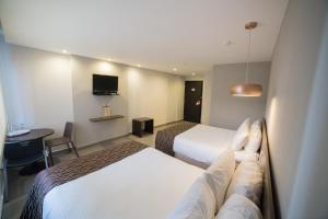 Giường trong phòng chung tại Hotel Ojos Del Rio