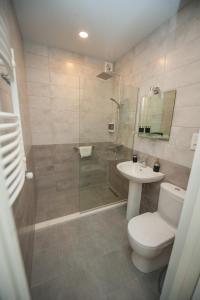 Koupelna v ubytování Easy Hotel T'bilisi + 27 fotografií