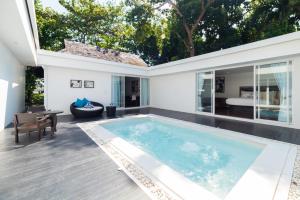 Bazén v ubytování Zara Beach Resort Koh Samui nebo v jeho okolí