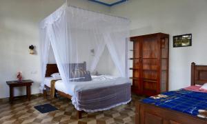 A bed or beds in a room at Sun View Resort Kithalella