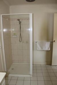 a bathroom with a shower with a glass door at Australian Home Away Ringwood Bardia in Ringwood
