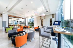Holiday Inn Express Jakarta Matraman by IHG的休息区