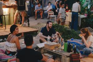入住The Yard Bangkok Hostel的客人