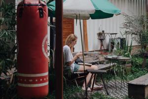 入住The Yard Bangkok Hostel的客人