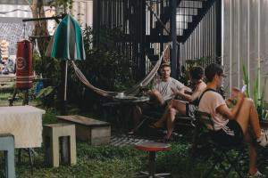 入住The Yard Bangkok Hostel的客人